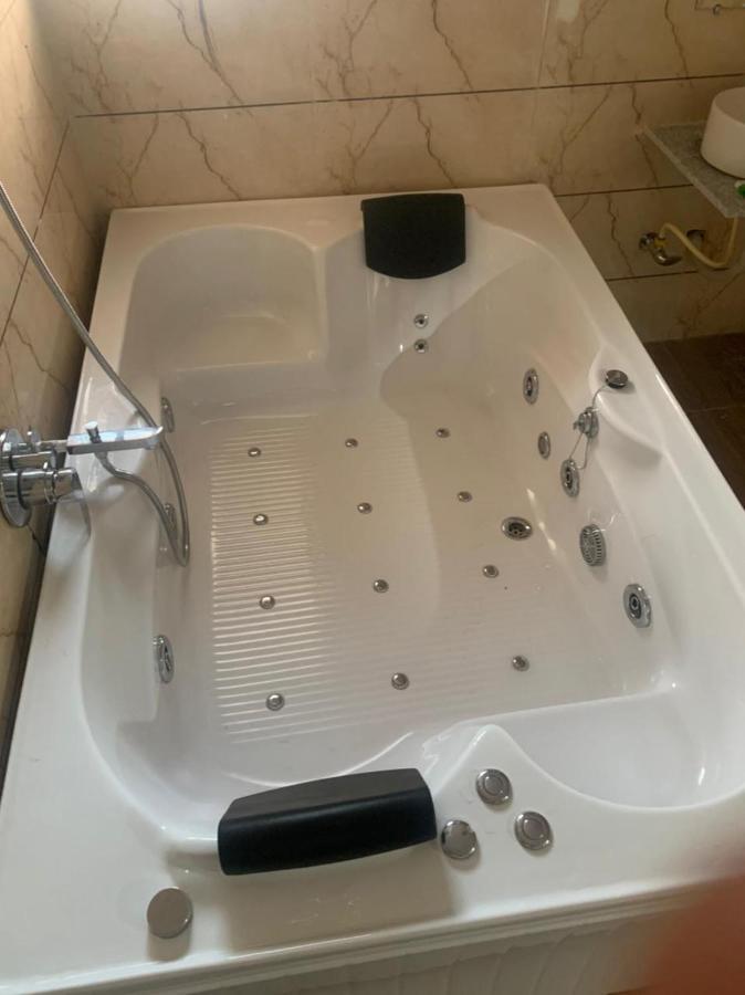 Kesar Hotel Viramgam Eksteriør billede