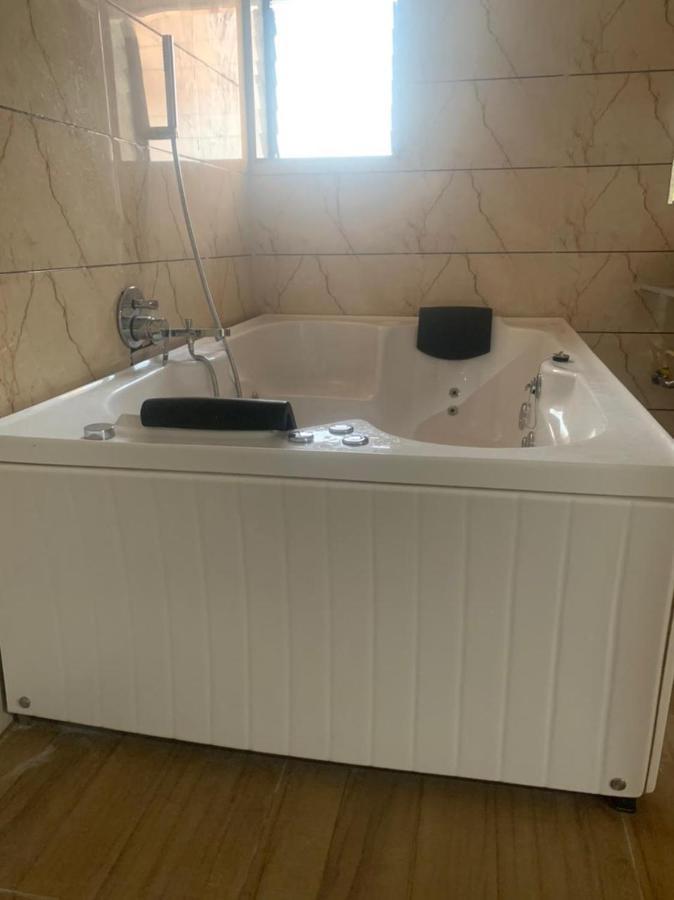 Kesar Hotel Viramgam Eksteriør billede