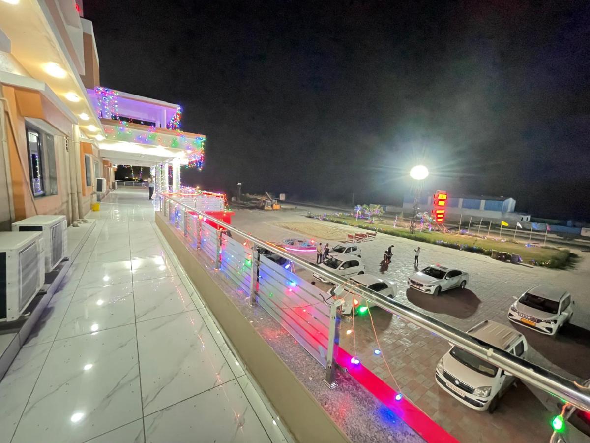 Kesar Hotel Viramgam Eksteriør billede